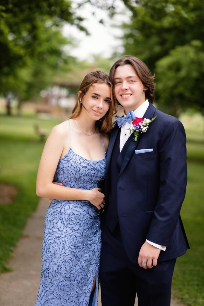 Best friend or bfs sister | Prom pictures couples, Prom poses, Prom picture  poses